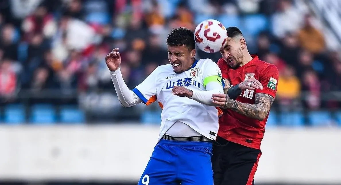 包含今晨突围战来临，山东泰山围绕法甲伤情更新，质疑声仍在，身体对抗强度拉满的词条